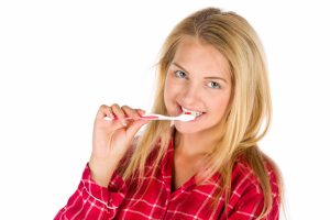 escovando dente