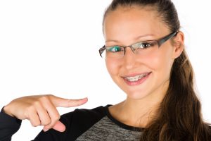 menina de aparelho
